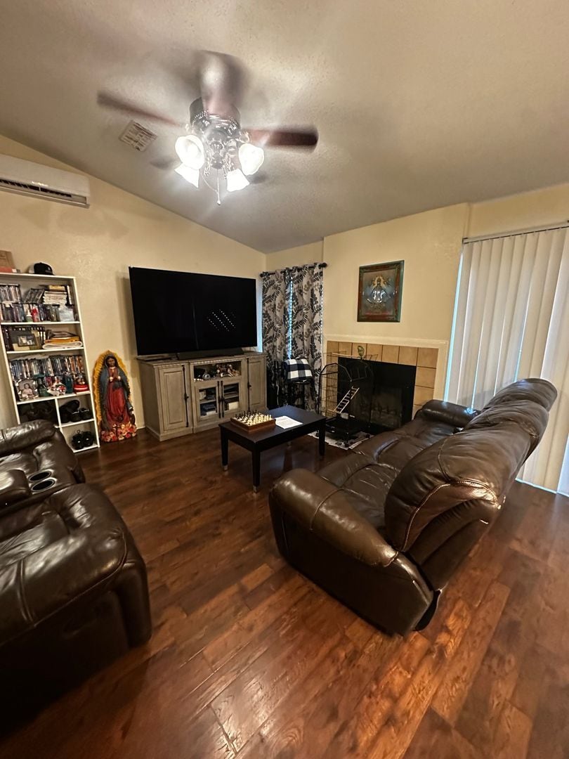 Building Photo - 4703 Stone Ridge Dr