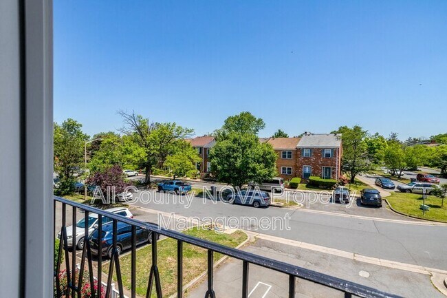 Building Photo - 3353 Ardley Ct