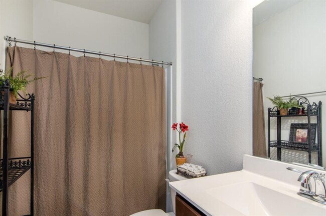 Building Photo - 9738 Birdsnest Ct