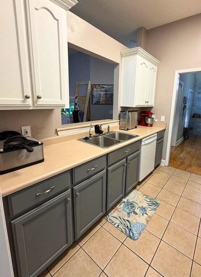 Building Photo - 4/2 with a LARGE fenced in yard!