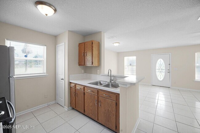 Building Photo - 788 Spearing St