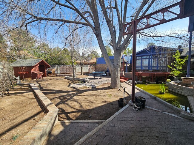 Building Photo - Lovely 3 bedroom, 2 baths in NE Heights!