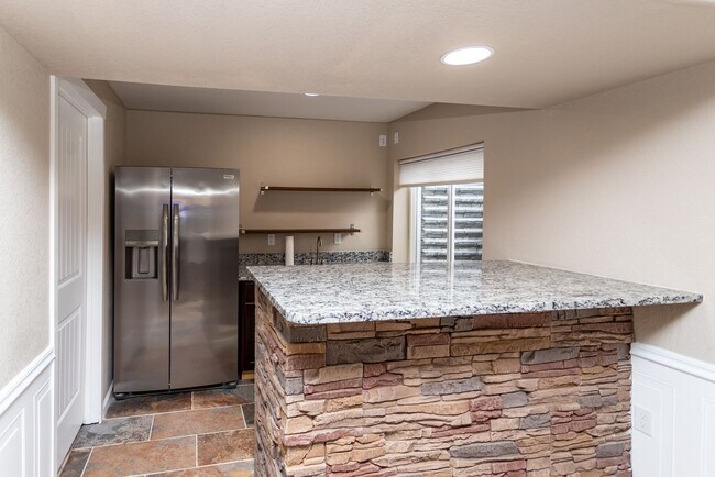 Building Photo - Beautiful Home with Stunning Views!