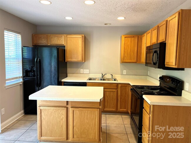 Building Photo - 17053 Turning Stick Ct