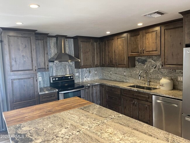 Building Photo - 3511 E Greenway Ln