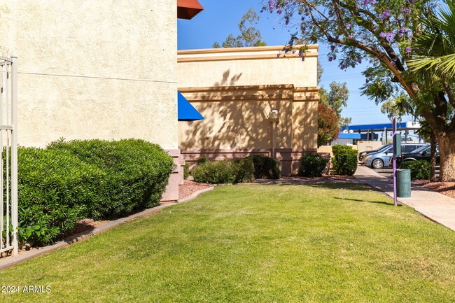 Building Photo - 12221 W Bell Rd