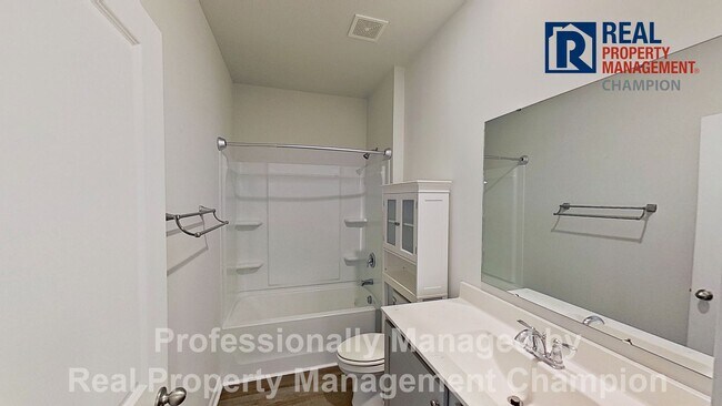 Building Photo - Beautiful 3 BD/2 BA Home in Riverside