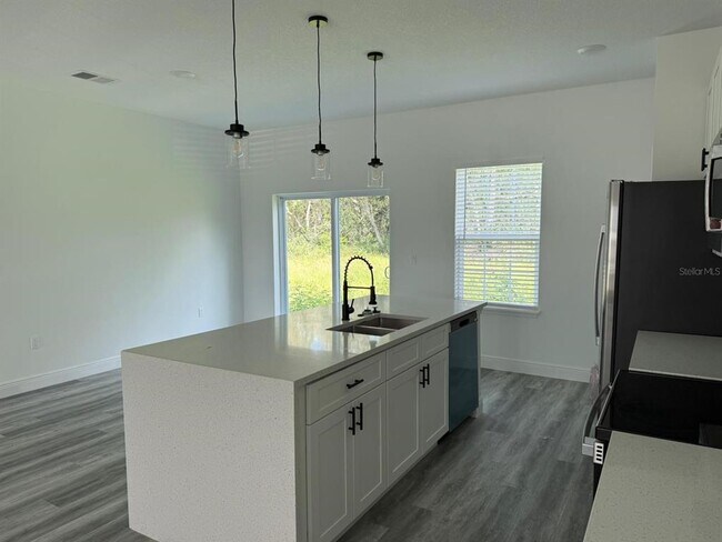 Building Photo - 2693 SW 153rd Pl Rd