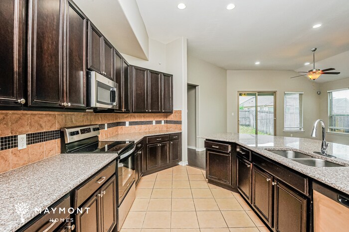 Building Photo - 8748 Maple Ridge Trail