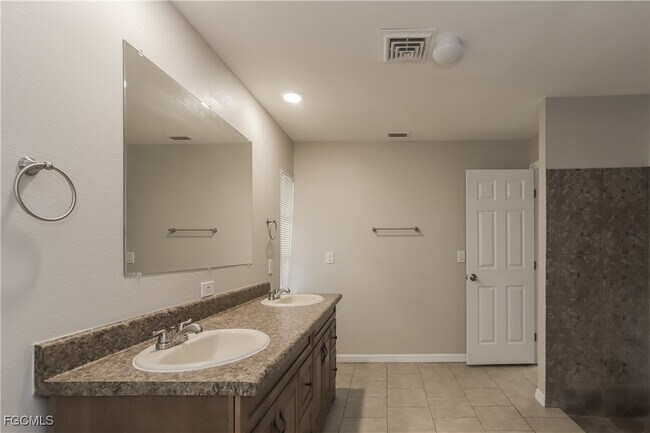 Building Photo - 1054 Mohegan Rd