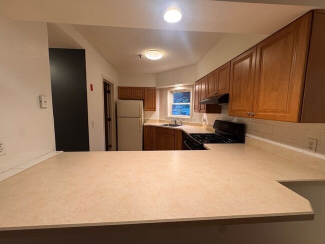 Building Photo - Spacious 3-Bedroom Condo in Lebanon, NH