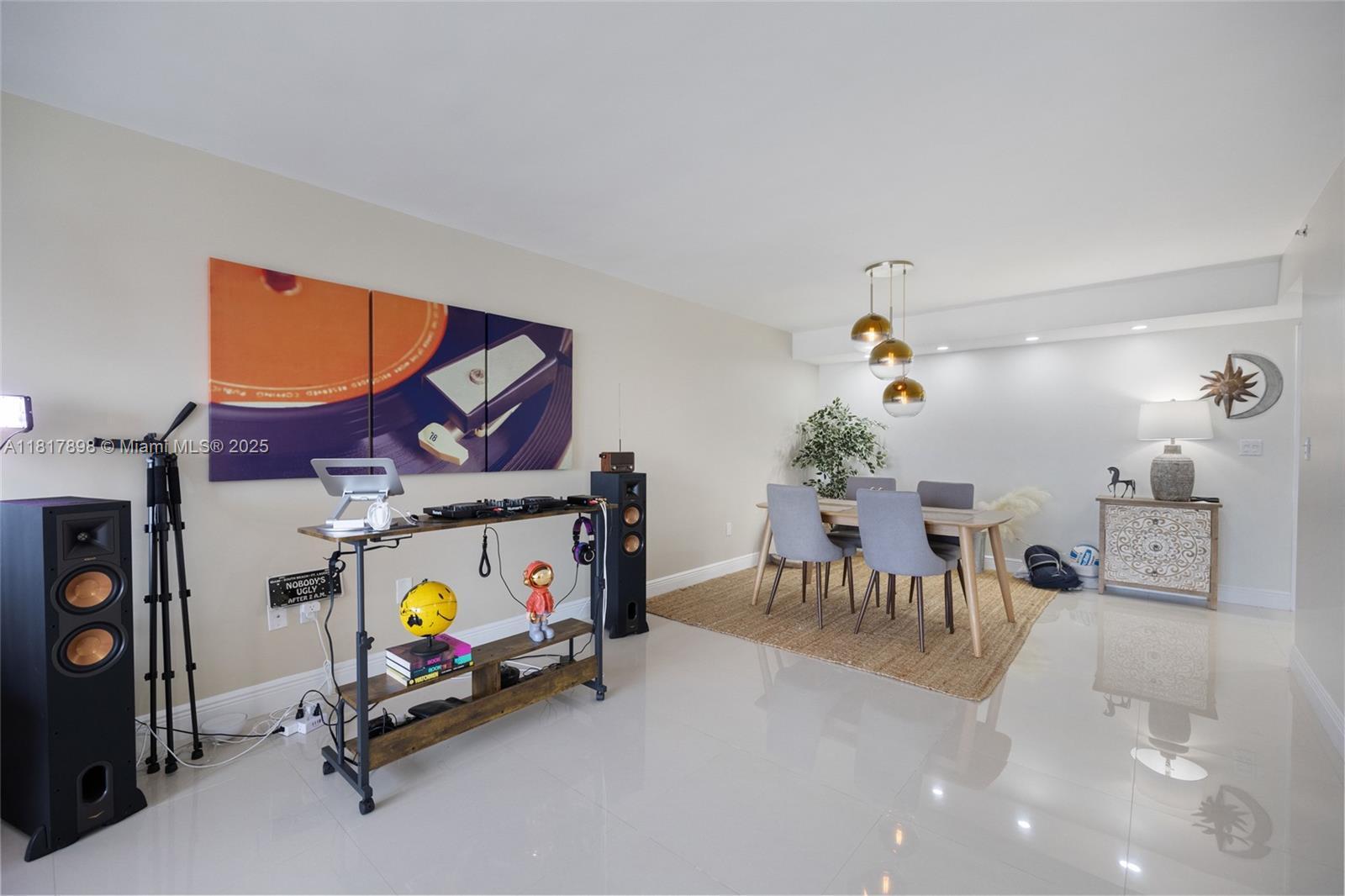 Building Photo - 3200 Collins Ave