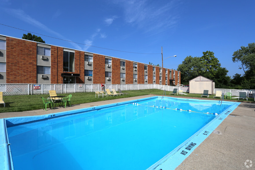 Pool - Barkley Ridge Apartments