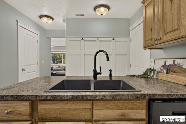 Building Photo - 1150 Hammerstone Dr