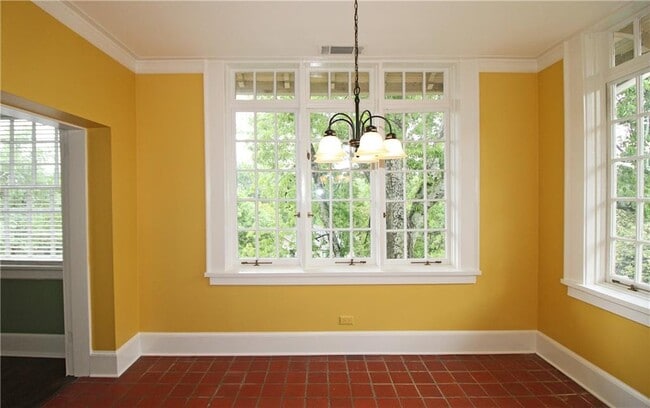Building Photo - 1 S Prado NE