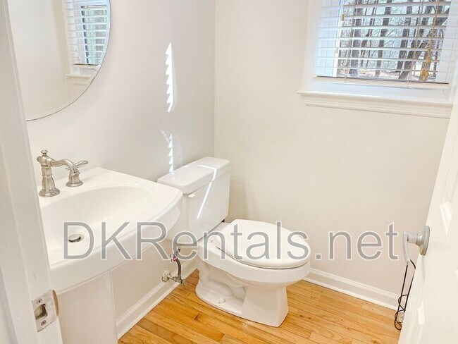 Building Photo - 860 Crab Orchard Dr