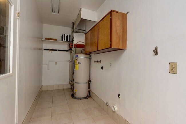 Building Photo - Newly Renovated 3 Bedroom in Oak Harbor