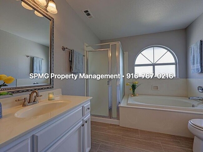 Building Photo - Beautiful 4BR/3BA Home in Rocklin 3-Car Garage & Low-Maintenance Backyard