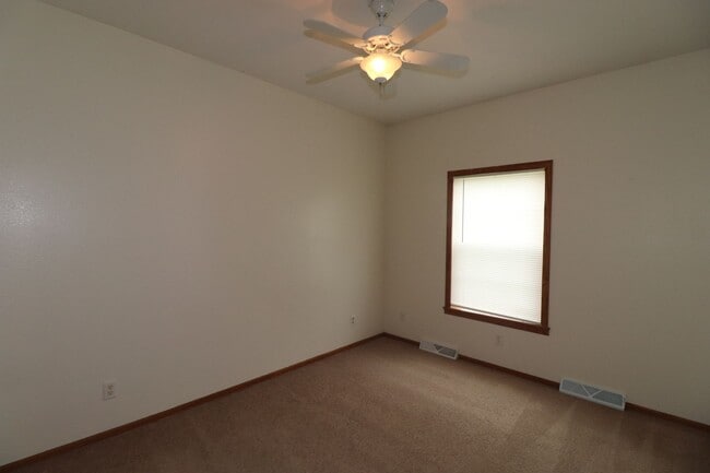 Building Photo - Spacious Home for rent!