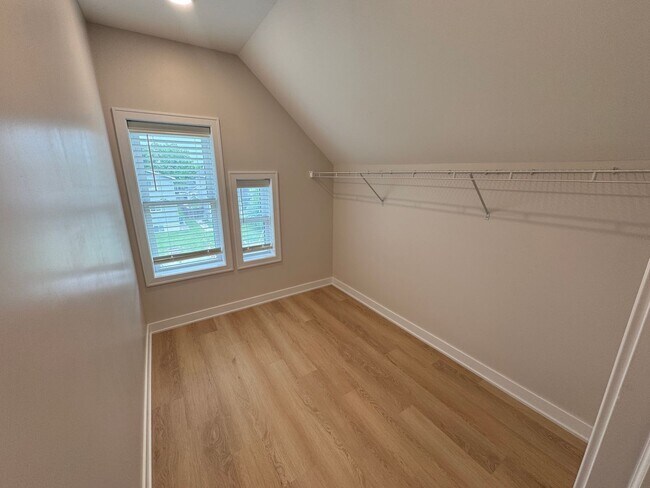 Building Photo - 1234-1236-1236 Summit St