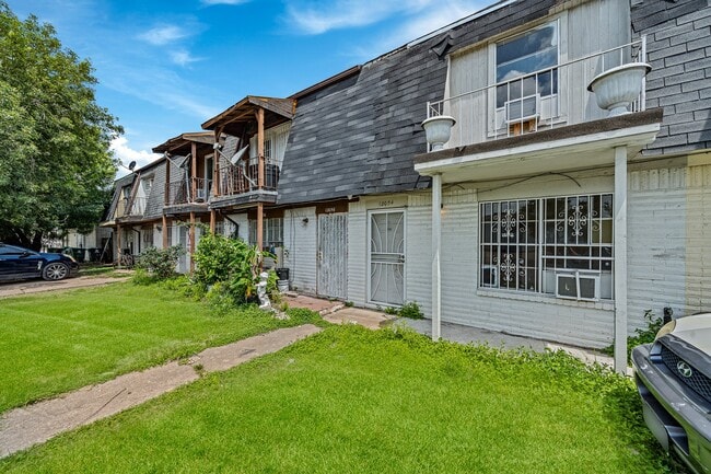 Building Photo - 12054 Beechnut St