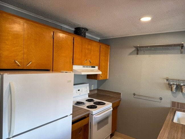 Building Photo - 1074/A/