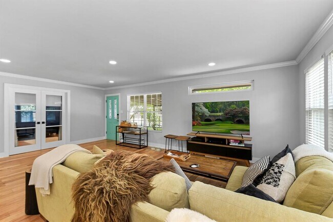 Building Photo - 3307 Garden Villa Ln