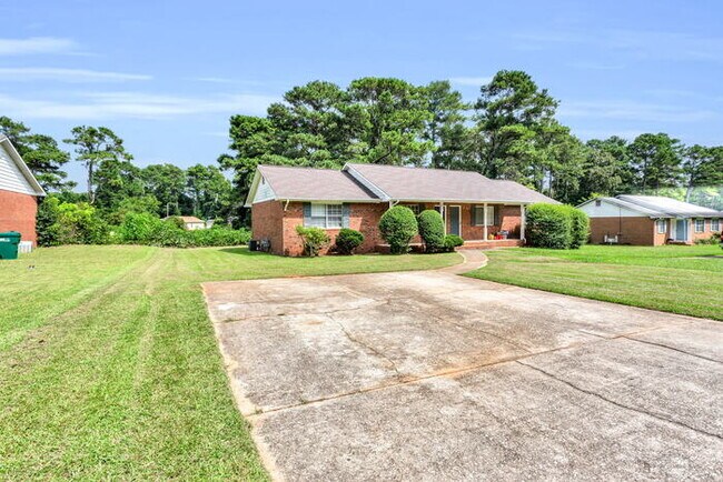 Building Photo - Upgraded Duplex with Huge Yard