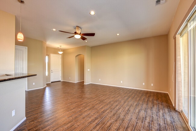 Building Photo - 4844 Salem Pl