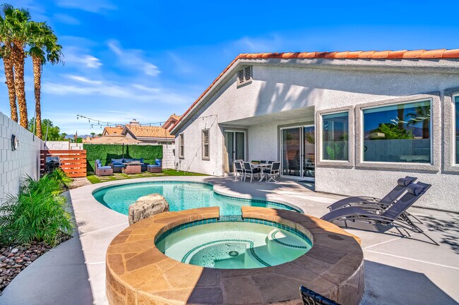 Building Photo - 79535 Dandelion Dr