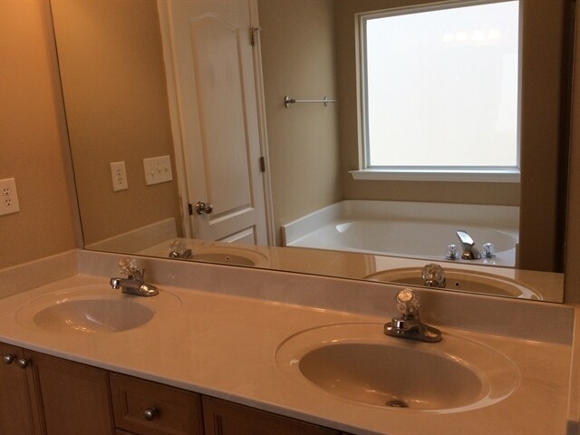 Building Photo - 1824 Baslia Ln