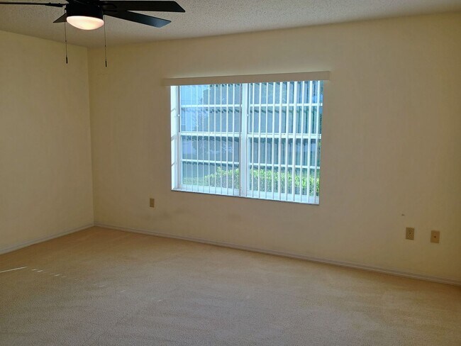 Building Photo - 2 bedroom 2 bathroom Large House for rent ...