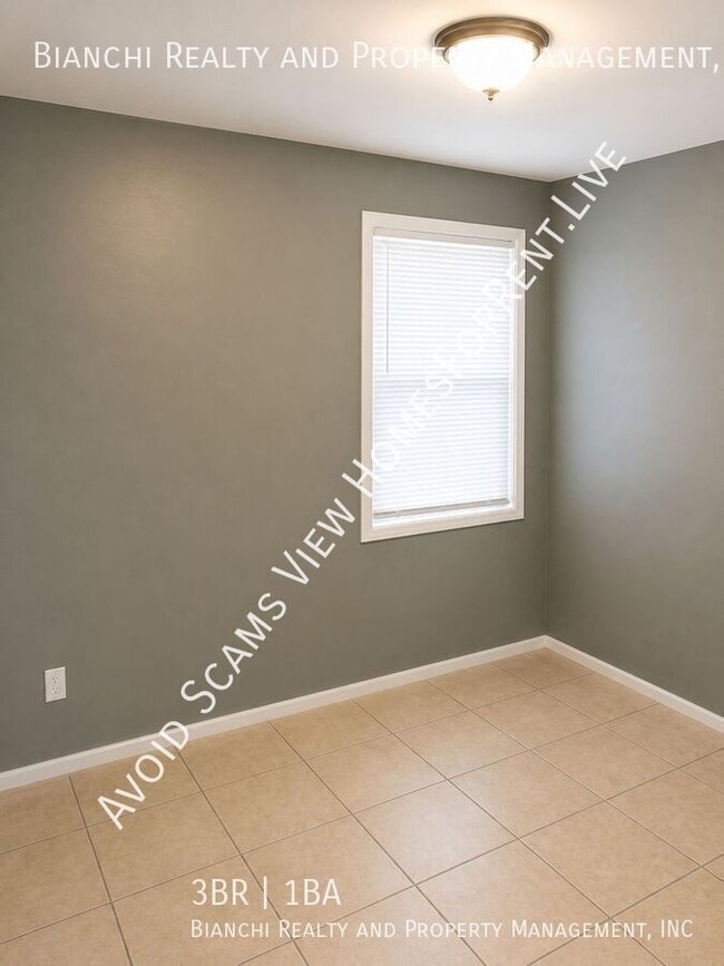 Building Photo - 930 Alcazar Wy S