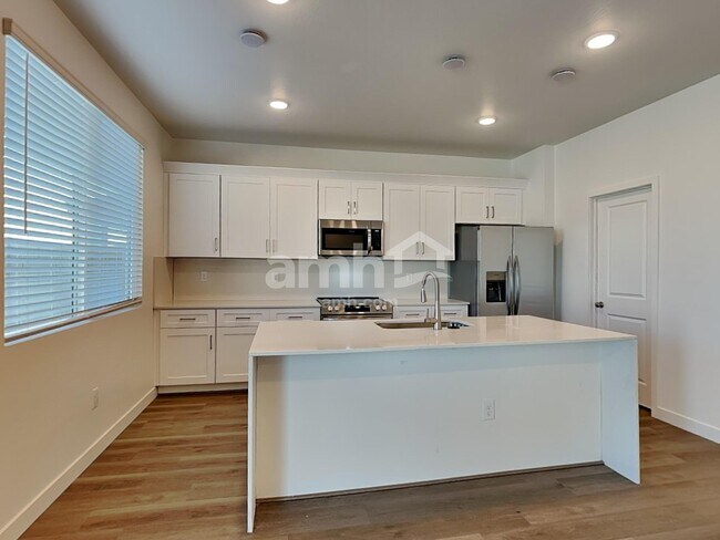 Building Photo - 12523 W Flynn Ln