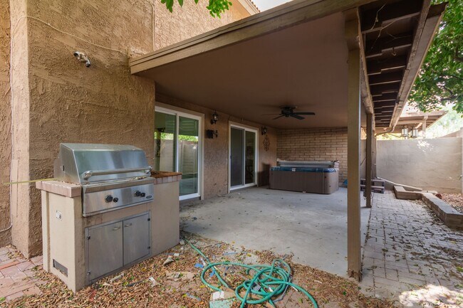 Building Photo - Charming 3-Bedroom Mid-Century Gem in the ...