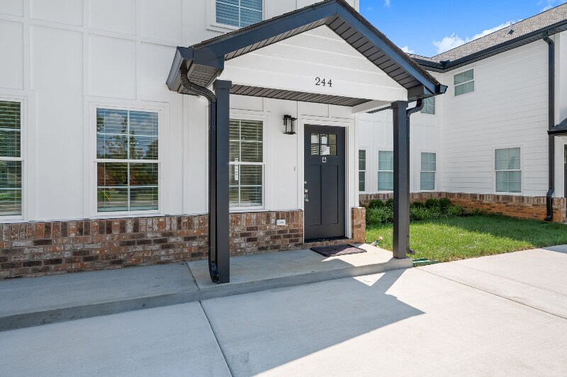 Building Photo - 244 Caroline Dr