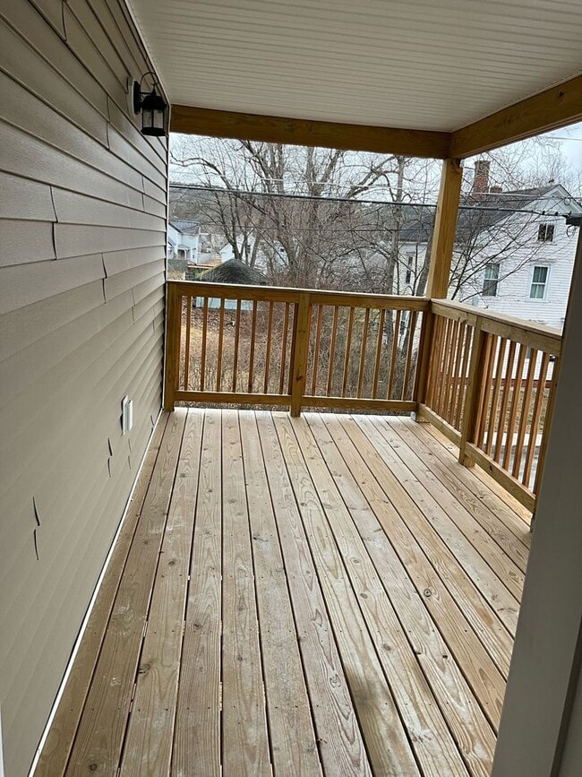 Building Photo - 90 Elm St