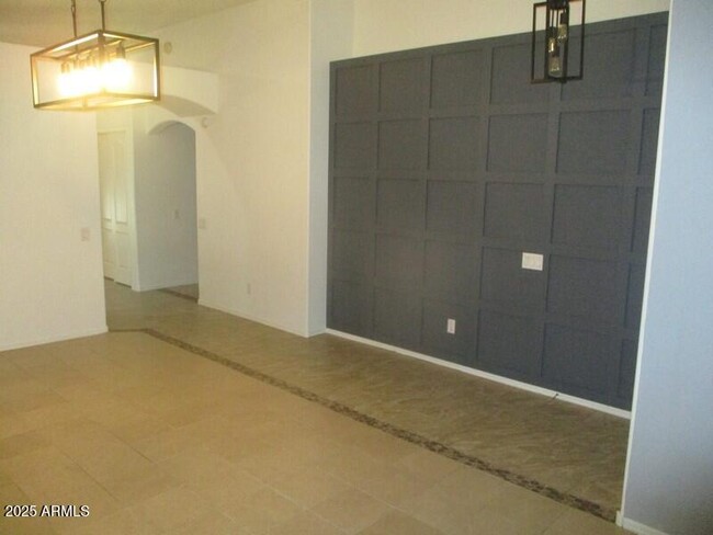 Building Photo - 549 W Villa Maria Dr