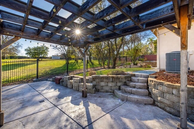 Building Photo - Custom N. Vacaville Single-Story Home in an Exclusive Gated Community!