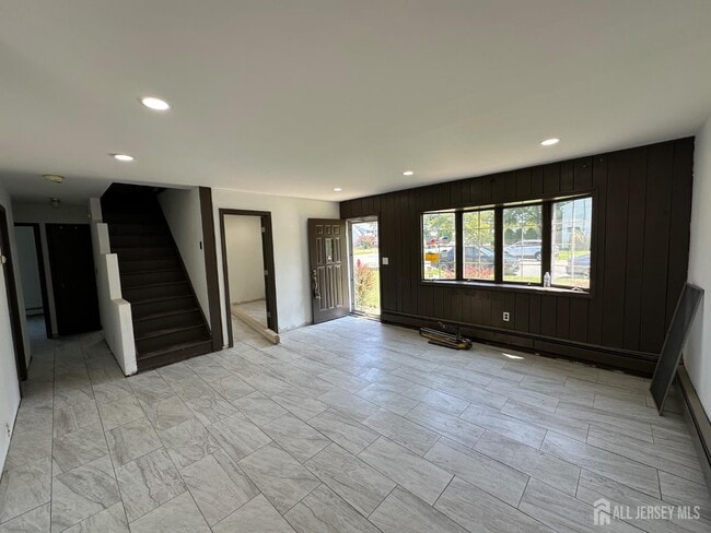 Building Photo - 128 Homes Park Ave