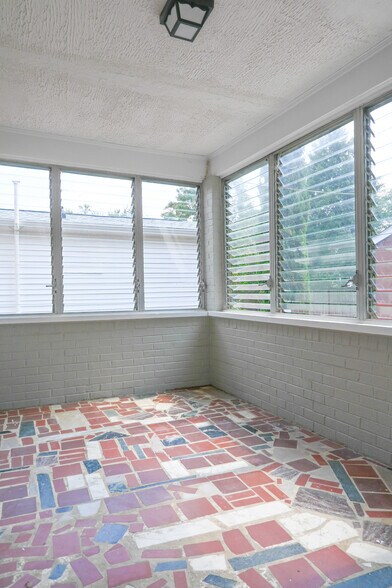 Building Photo - 6013 Patterson Ave