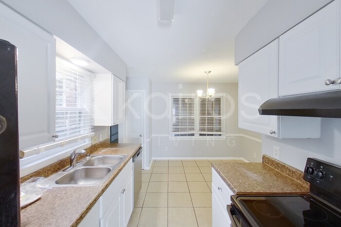 Building Photo - 5824 Tam Oshanter Ave