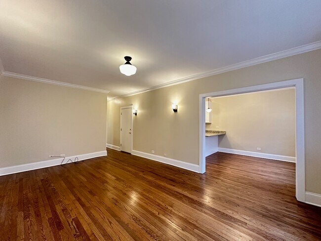 Building Photo - 1364 E 52nd St