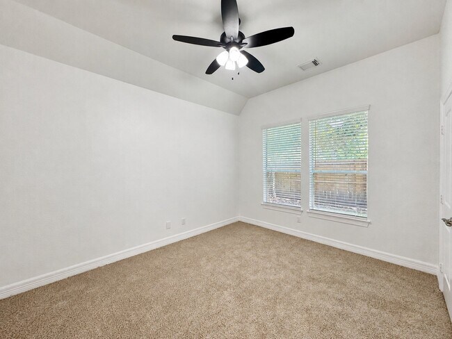 Building Photo - 3301 Elm Creek Dr