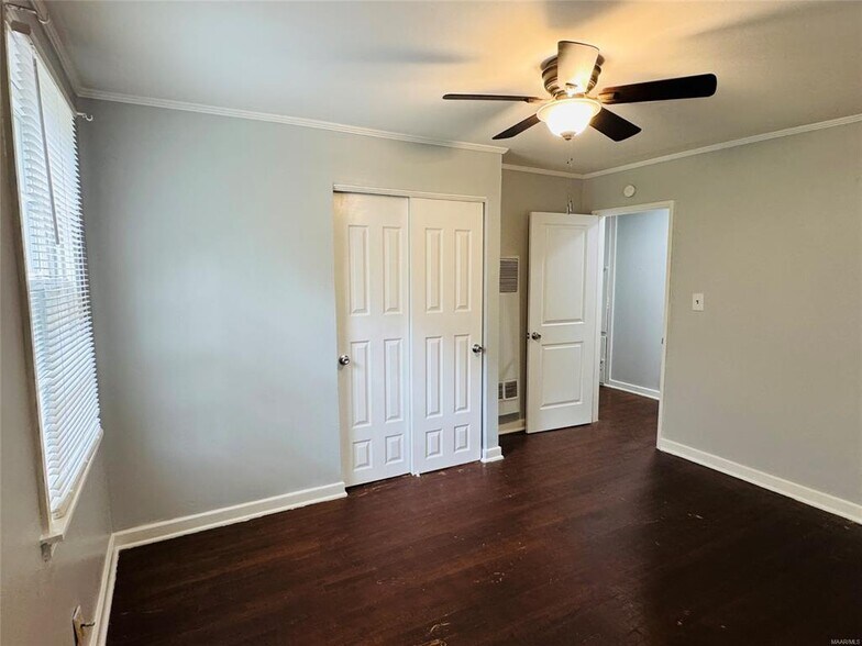 Building Photo - 4228 Hickory Dr