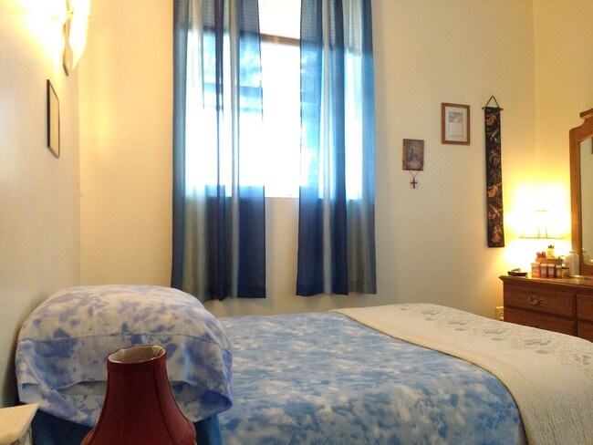 Building Photo - 1557 Main St