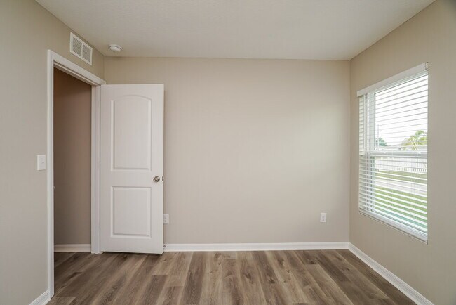 Building Photo - 333 Elderberry Ct