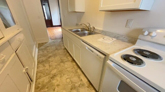 Building Photo - 1018-1024 Brown Street