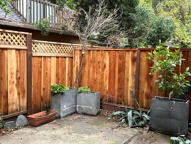 Building Photo - 134 W Rincon Ave