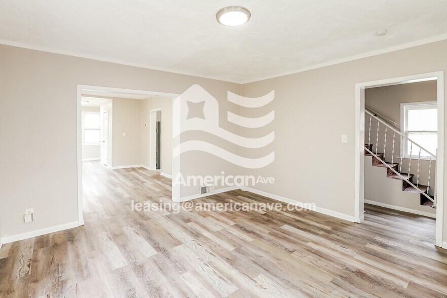 Building Photo - 136 Lawndale Ave